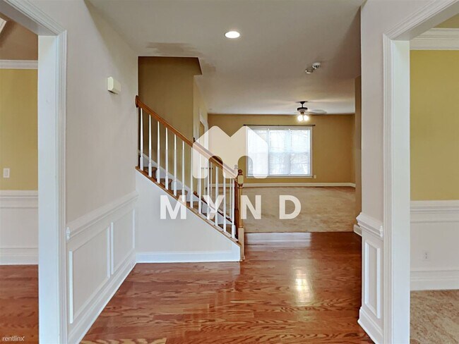 Building Photo - 4 br, 2.5 bath House - 2008 Crismark Dr
