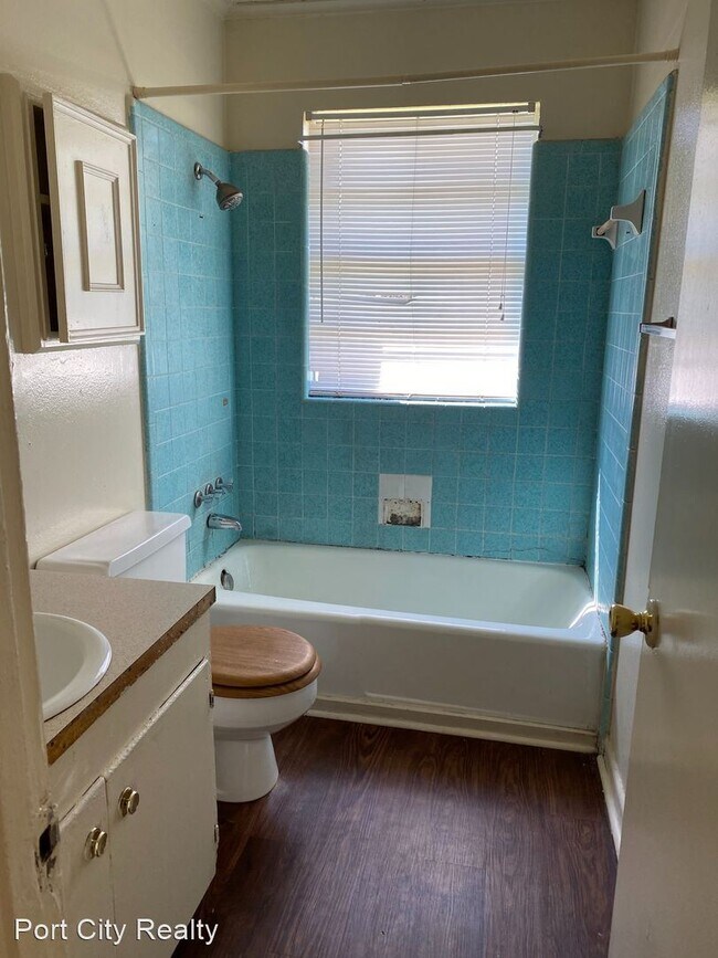 Building Photo - 3 br, 1 bath House - 414 Janet Lane