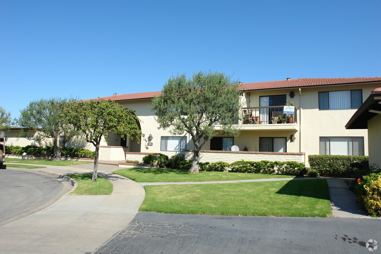 Primary Photo - 500 Pico Blanco St