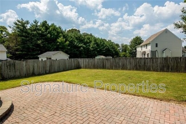 Foto del edificio - 6392 Greystone Creek Rd