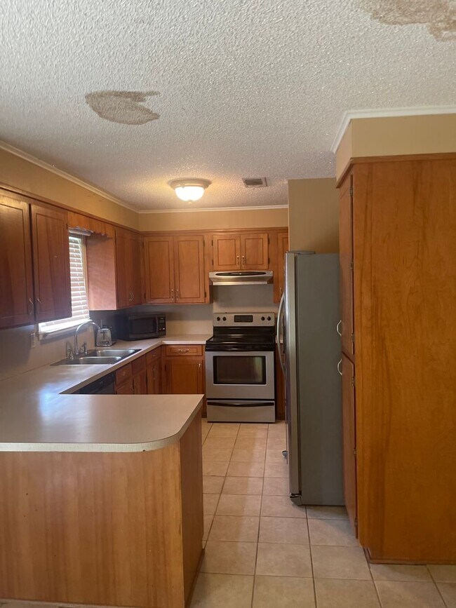 Building Photo - 105 Amelia Dr
