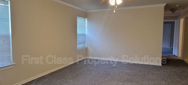 Building Photo - 1130 N Gardner Ave