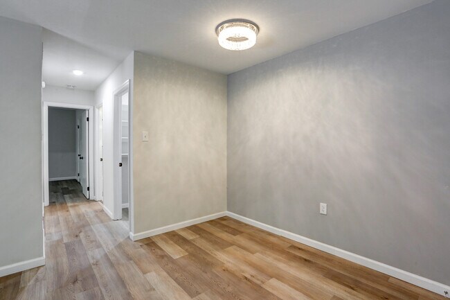 Building Photo - 953 Avila Rd