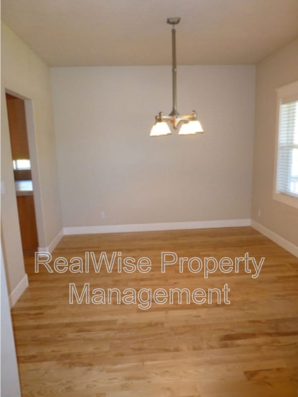 Building Photo - 20651 NE Sierra Dr