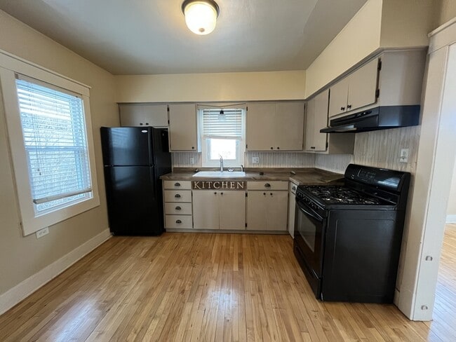 Building Photo - 713 N 5th St