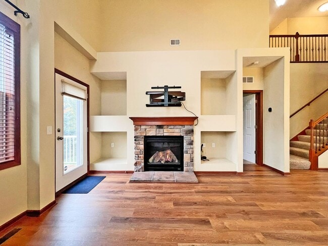 Foto del edificio - Spectacular SPACIOUS 3 Bedroom Plus Giant ...