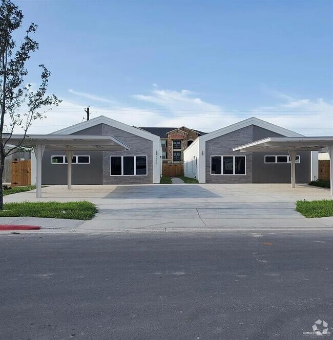 Building Photo - 1305 E Iris Ave