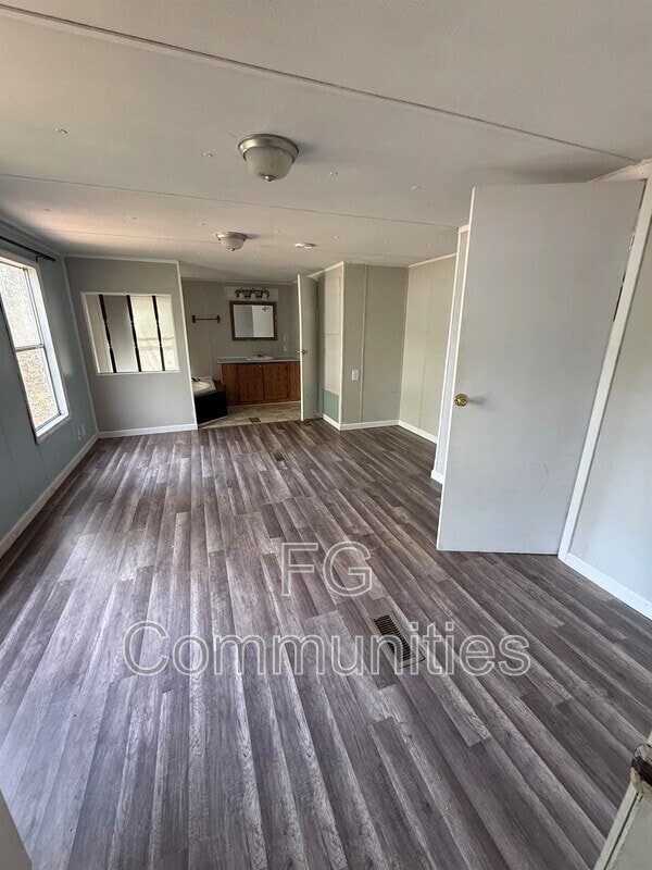 Foto del edificio - 1059 Eller Rd