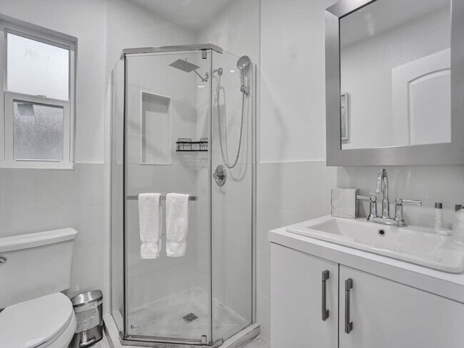 Foto del edificio - 906 N Riverside Dr