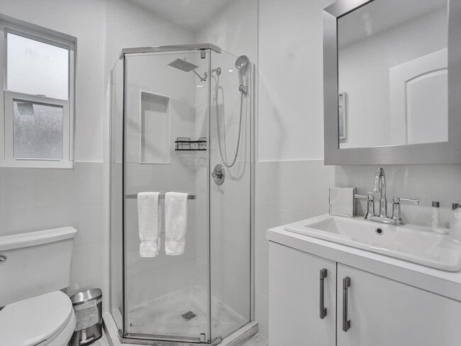 Foto del edificio - 906 N Riverside Dr