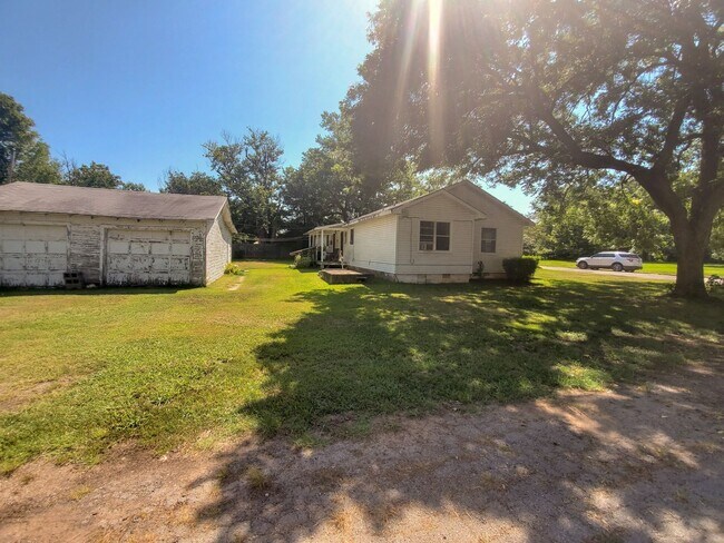Foto del edificio - 2 bedroom 1 bath duplex in Shawnee