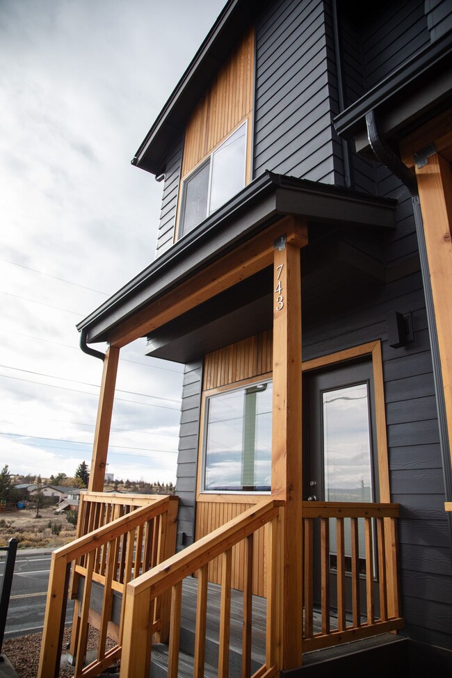 Building Photo - Welcome to Sun Drive Townhomes!