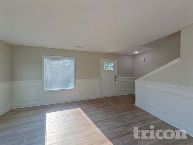 Building Photo - 19 Bloomwood Heights