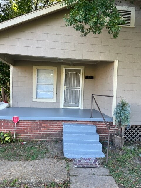 Primary Photo - 155 Maple St