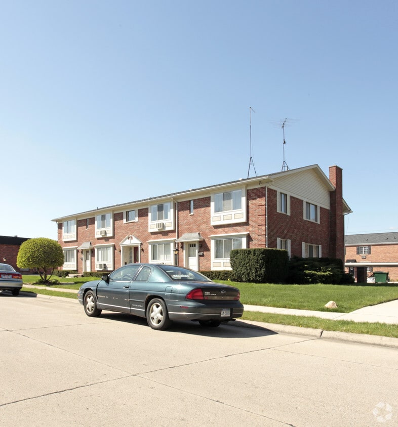 Building Photo - 5089-5099 Mansfield Ave