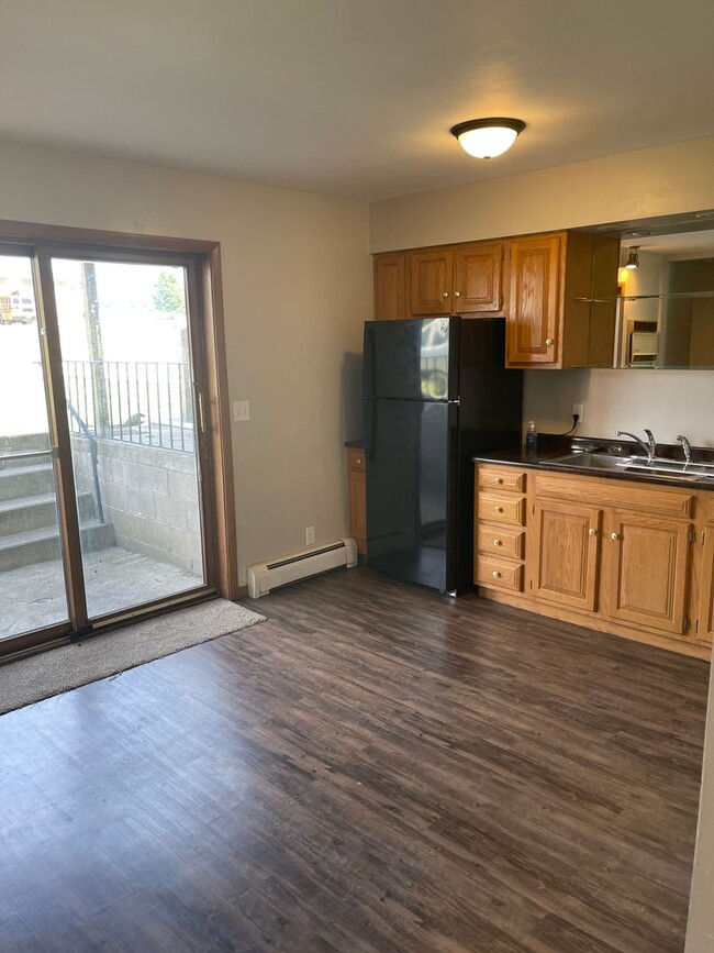 Building Photo - 1344 Meadow