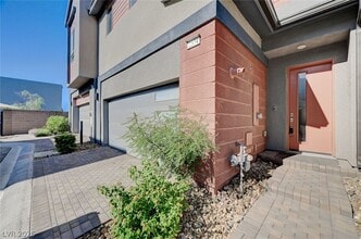 Building Photo - 2374 San Siro St