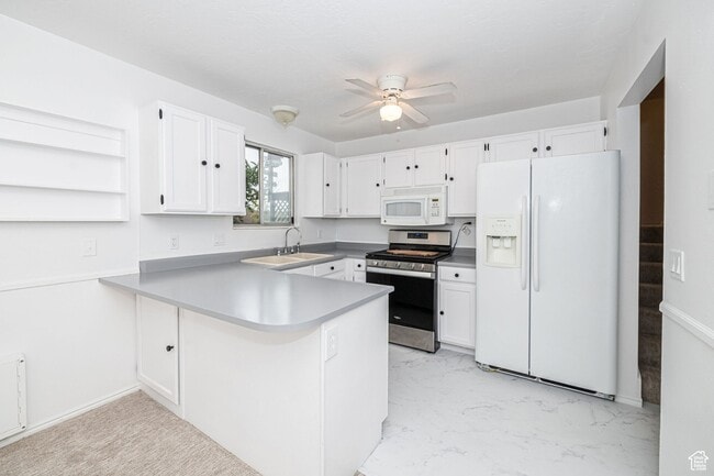 Building Photo - 6329 S Fairwind Dr