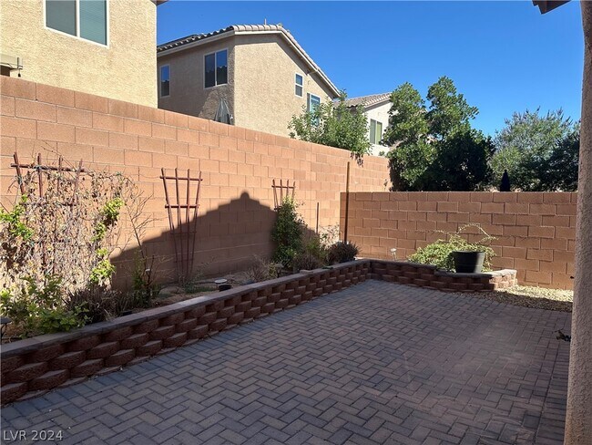 Building Photo - 859 Royal Amethyst Way
