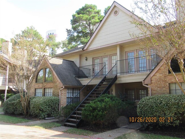 Building Photo - 16800 Sugar Pine Dr