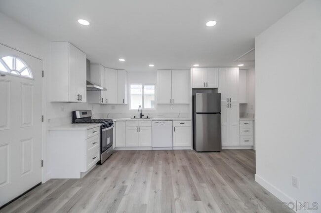 Building Photo - 6325 Newsome Dr
