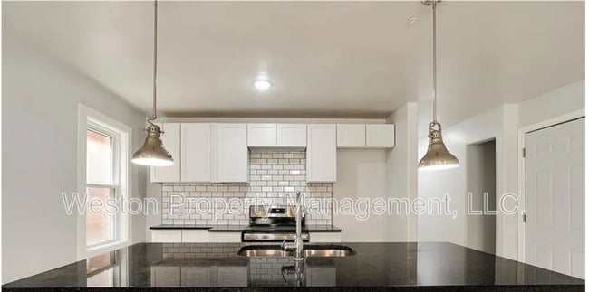 Building Photo - 711 NW 30th St