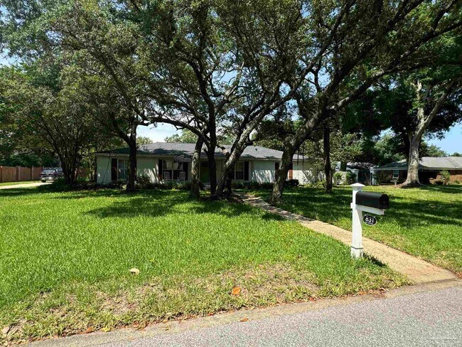 Building Photo - 831 Bay Cliffs Rd