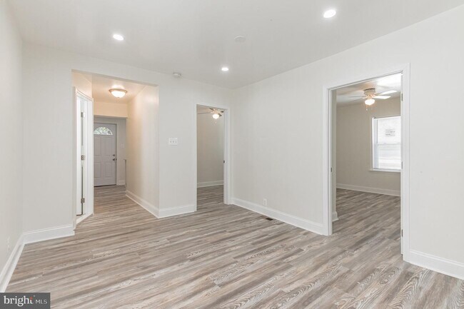 Building Photo - 4415 Jay St NE