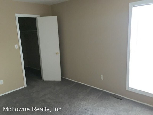 Foto del edificio - 4810 Woodmark Dr