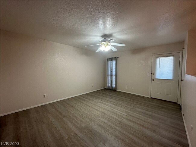 Foto del edificio - 2921 Country Manor Ln
