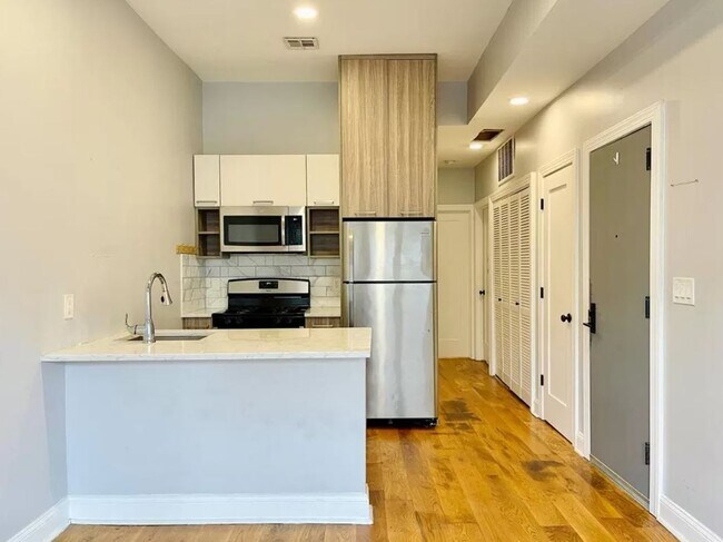Building Photo - 51 Jewett Ave