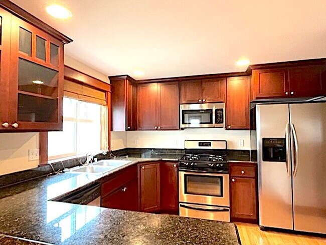 Photo - University District  Beautiful 3/3.5 Townh... Townhome