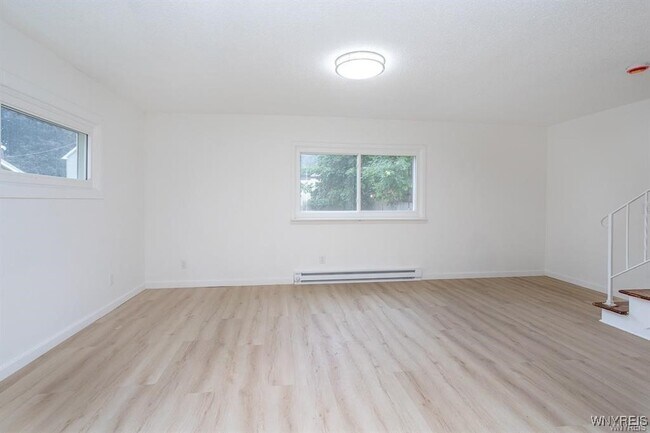 Building Photo - 109 6th Ave