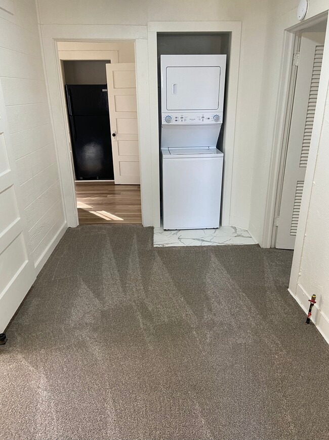 Building Photo - 112 S 9th St