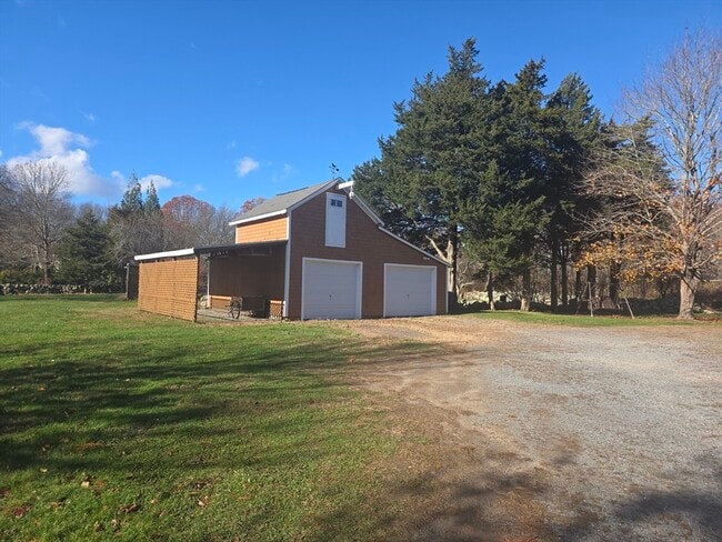 Building Photo - 557 Drift Rd