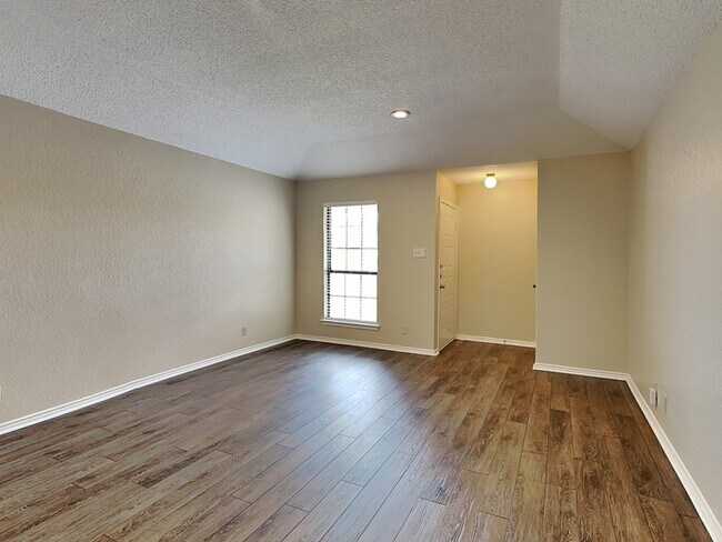 Foto del edificio - 836 White Rock St