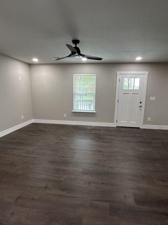 Foto del edificio - COMING SOON! Stunning 1BR/1BA House on Qui...