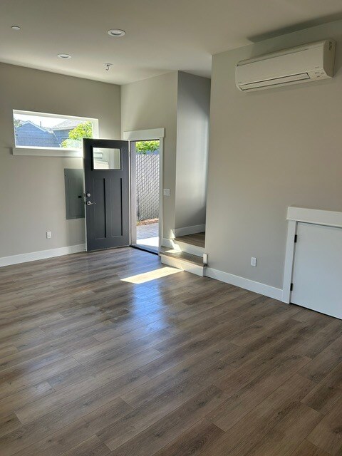 Espacio principal de estar - 1433 SW 148th St