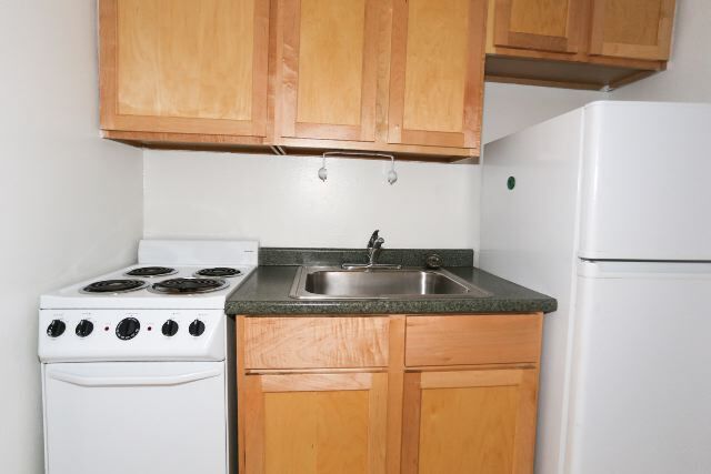 Building Photo - 539 W Arlington Pl