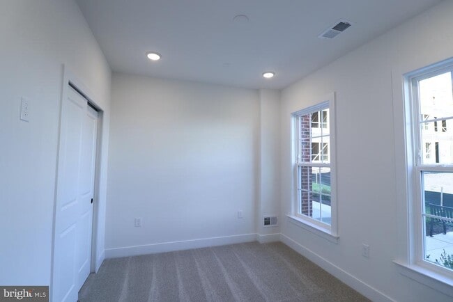 Building Photo - 10815 Cedar Ave