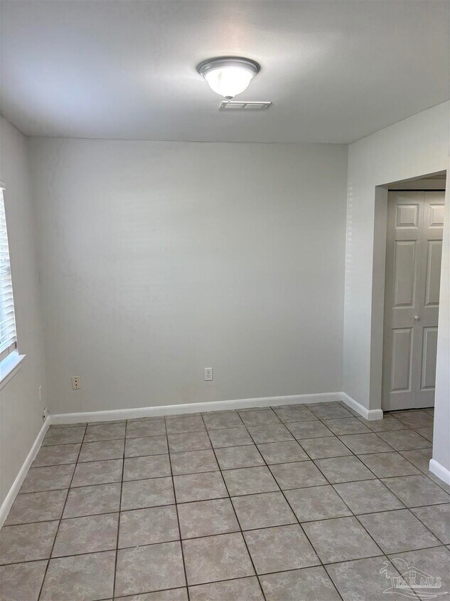 Primary Photo - 8410 Williamsburg Cir