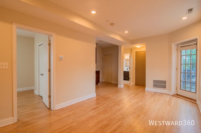 Building Photo - 4334 N Sacramento Ave