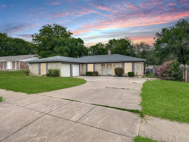 Foto del edificio - 9704 Leland Ln