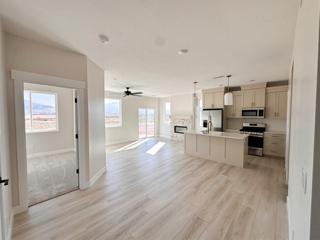 Building Photo - 2780 N Clark Pkwy