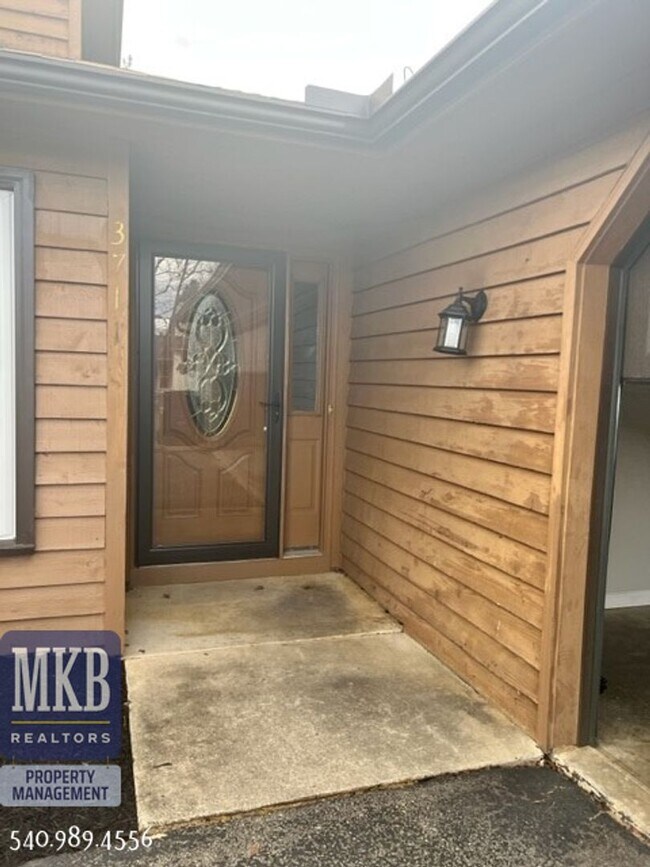 Foto del edificio - Recently Renovated 3BR/2BA Single Family Home