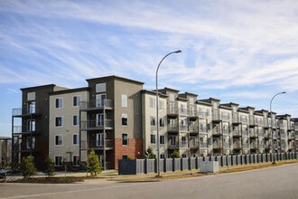Primary Photo - Hollick Kenyon Apartments