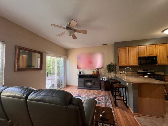Foto del edificio - 3400 Blue Ridge Dr