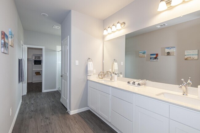 Photo - 196 Northwestern Ave House