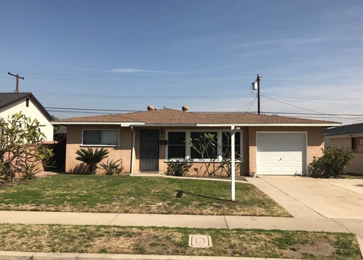 Foto principal - Lovely 3 Bedroom 1 Bath House with Garage