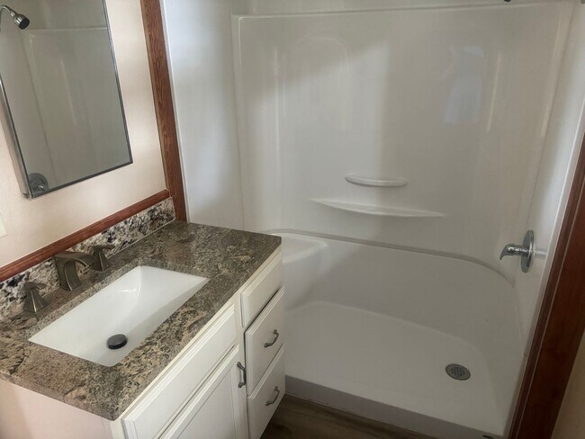 Building Photo - Great Glenwood Home